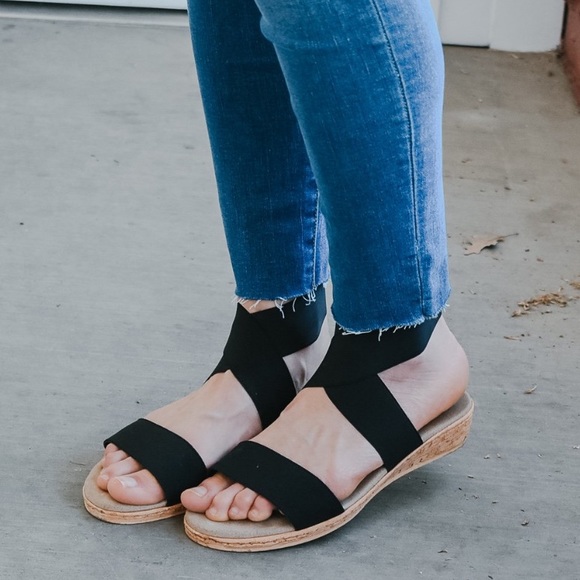 BLACK SANDALS - Charleston Shoe Co Benjamin - Picture 2 of 6